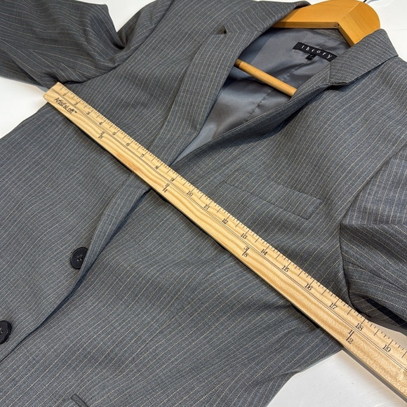 Theory Pinstripe wool suit jacket grey size women's 6 - Picture 5 of 8